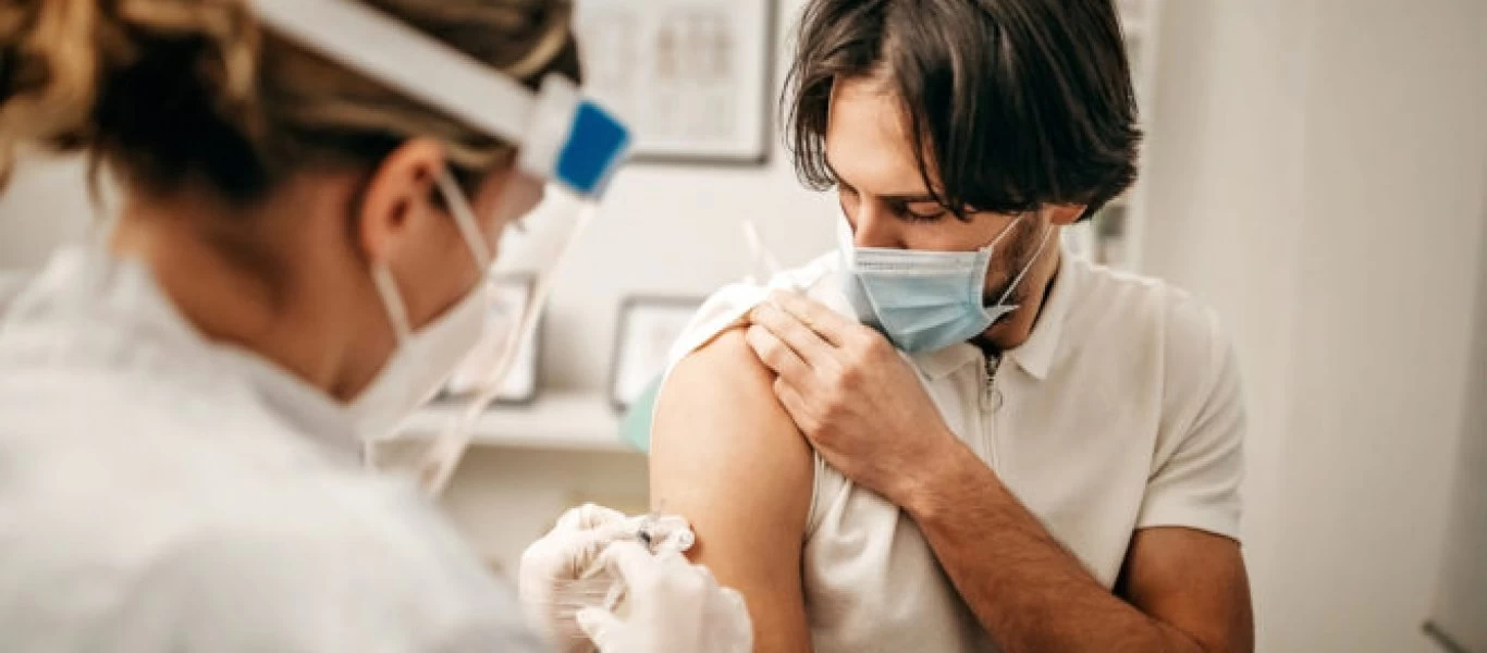 Π.Παναγιωτόπουλος για AstraZeneca: «Να βάλουμε στη ζυγαριά τον κίνδυνο από τον covid και τον κίνδυνο παρενέργειας»